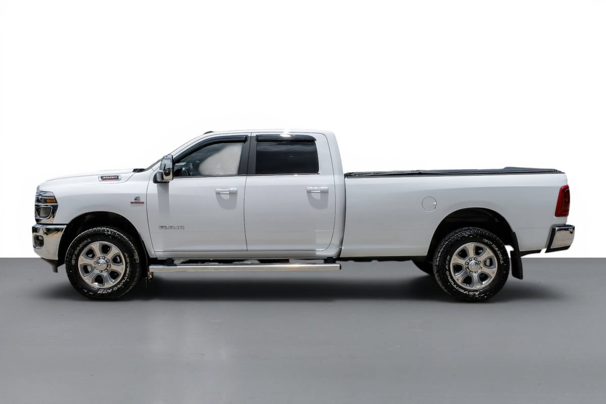 Used 2025 RAM 3500 Laramie AWD/4WD image 9