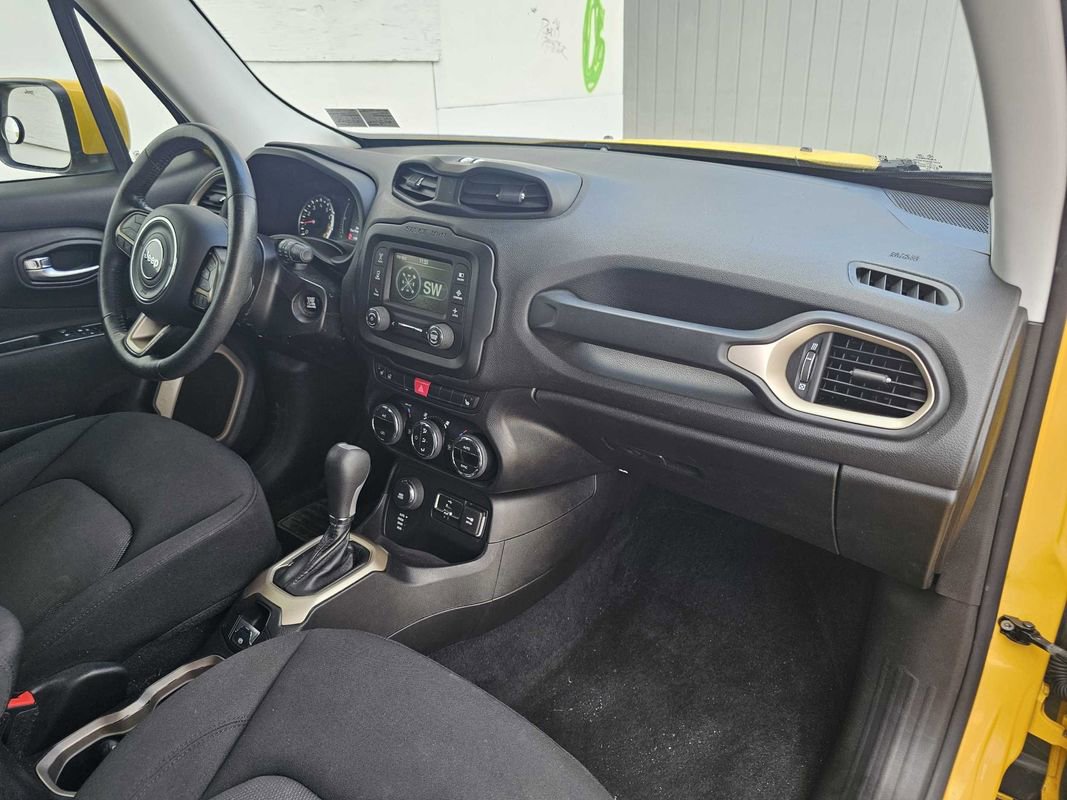 Used 2015 Jeep Renegade Latitude w/ Popular Equipment Group AWD/4WD image 24