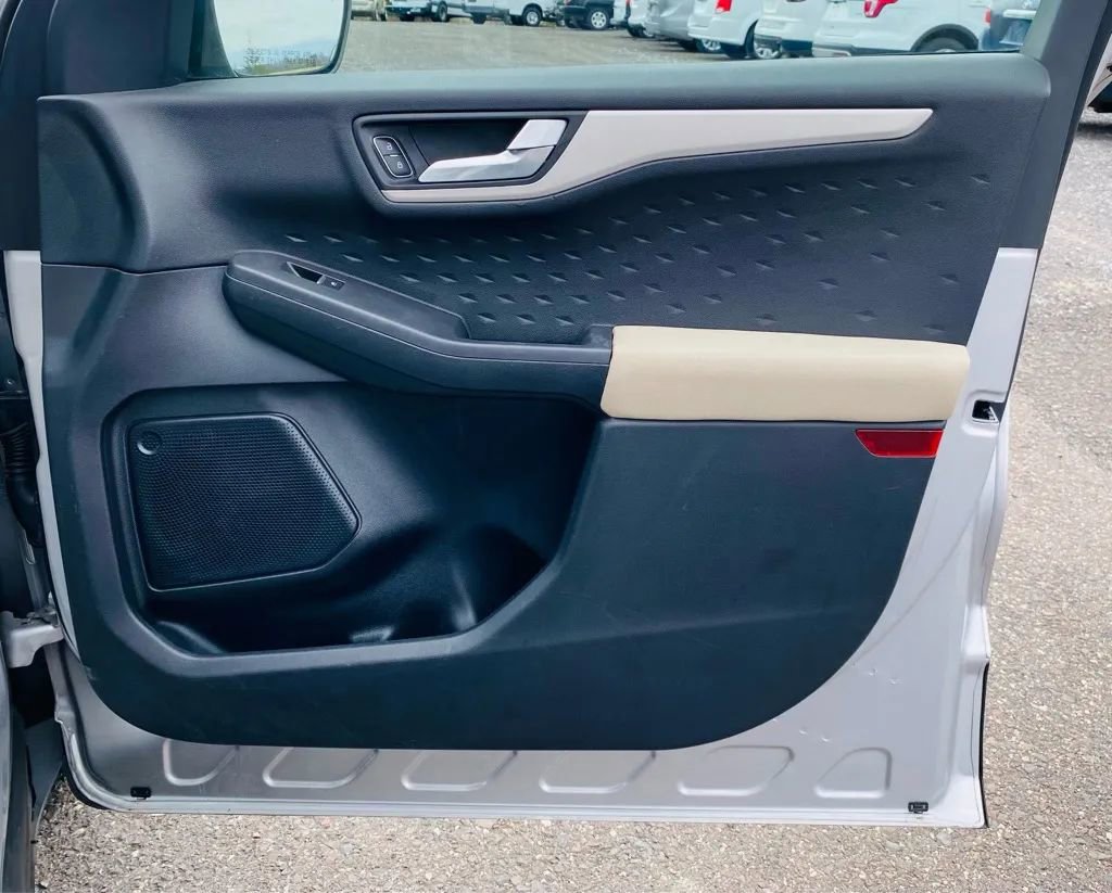 Used 2020 Ford Escape SE image 35