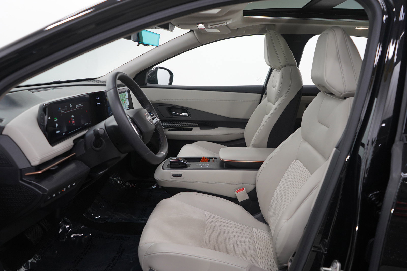 Used 2023 Nissan Ariya AWD image 15