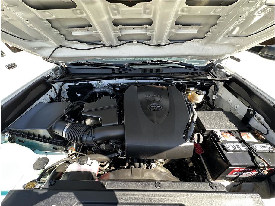 Used 2017 Toyota Tacoma TRD Sport w/ Tow Package (A/T) image 26