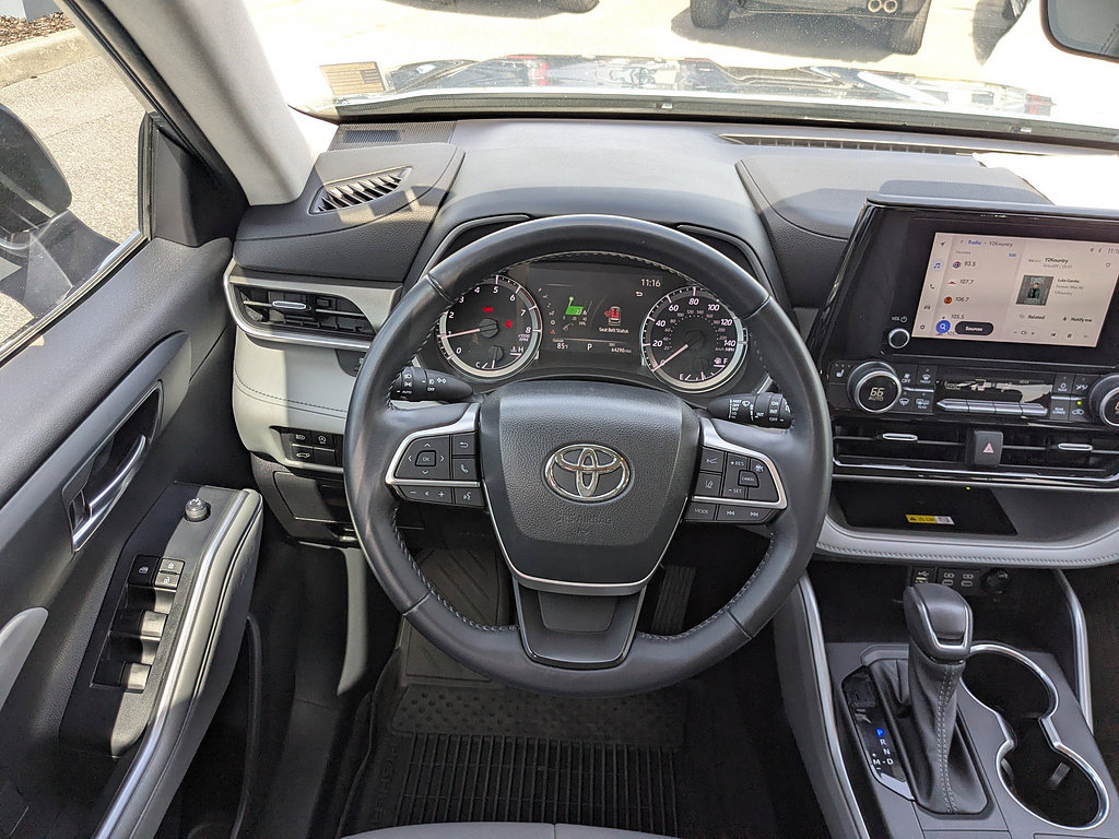 Used 2023 Toyota Highlander XLE FWD image 30