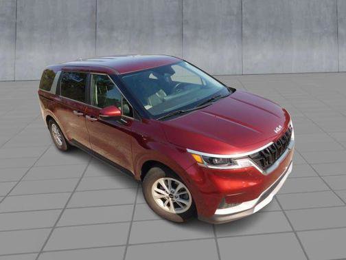 Used 2024 Kia Carnival LX FWD image 2
