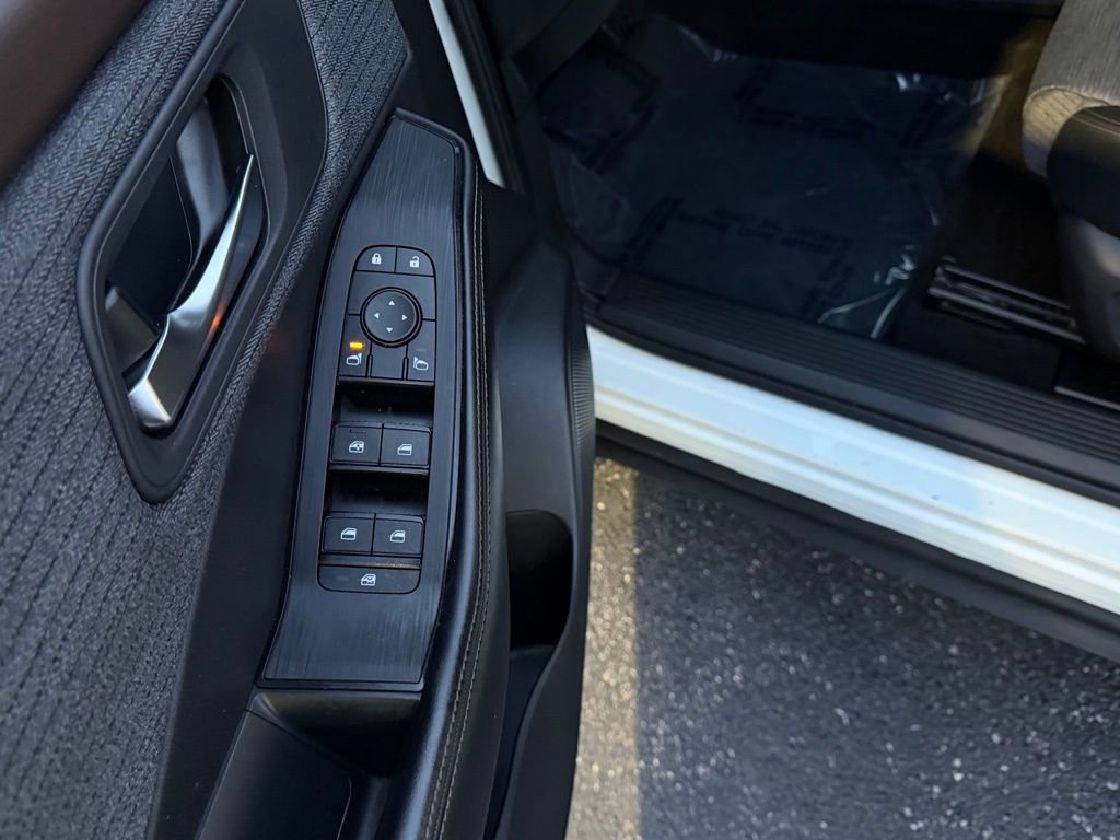 Used 2023 Nissan Rogue SV image 14