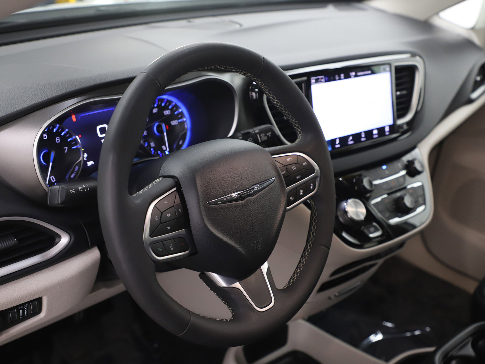 Used 2022 Chrysler Pacifica Touring-L image 24