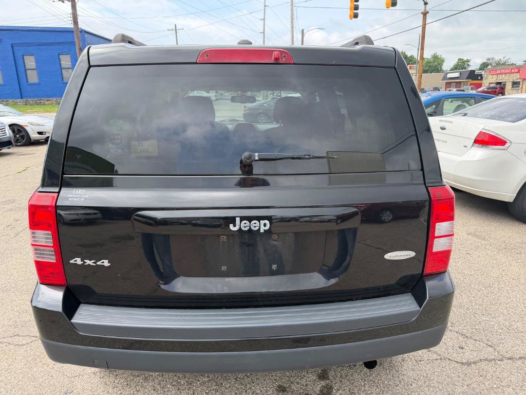 Used 2014 Jeep Patriot Latitude AWD/4WD image 10