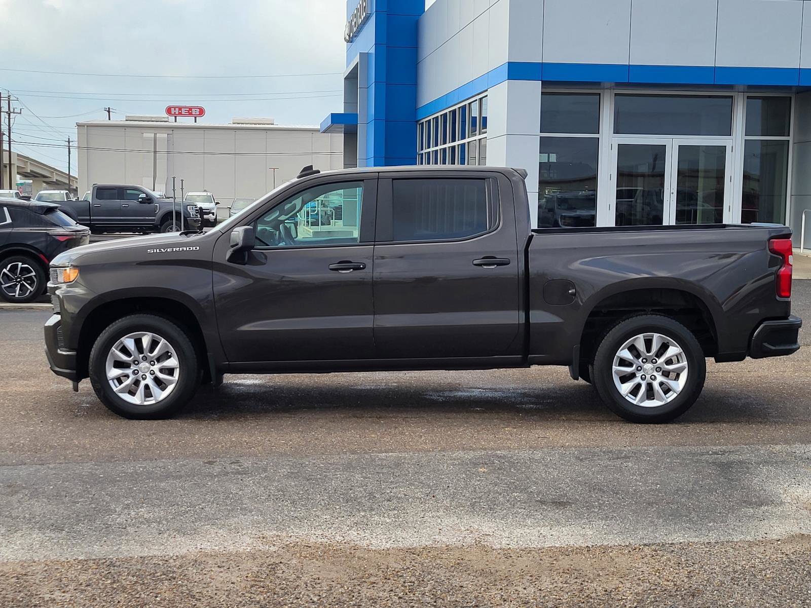 Used 2021 Chevrolet Silverado 1500 Custom image 2