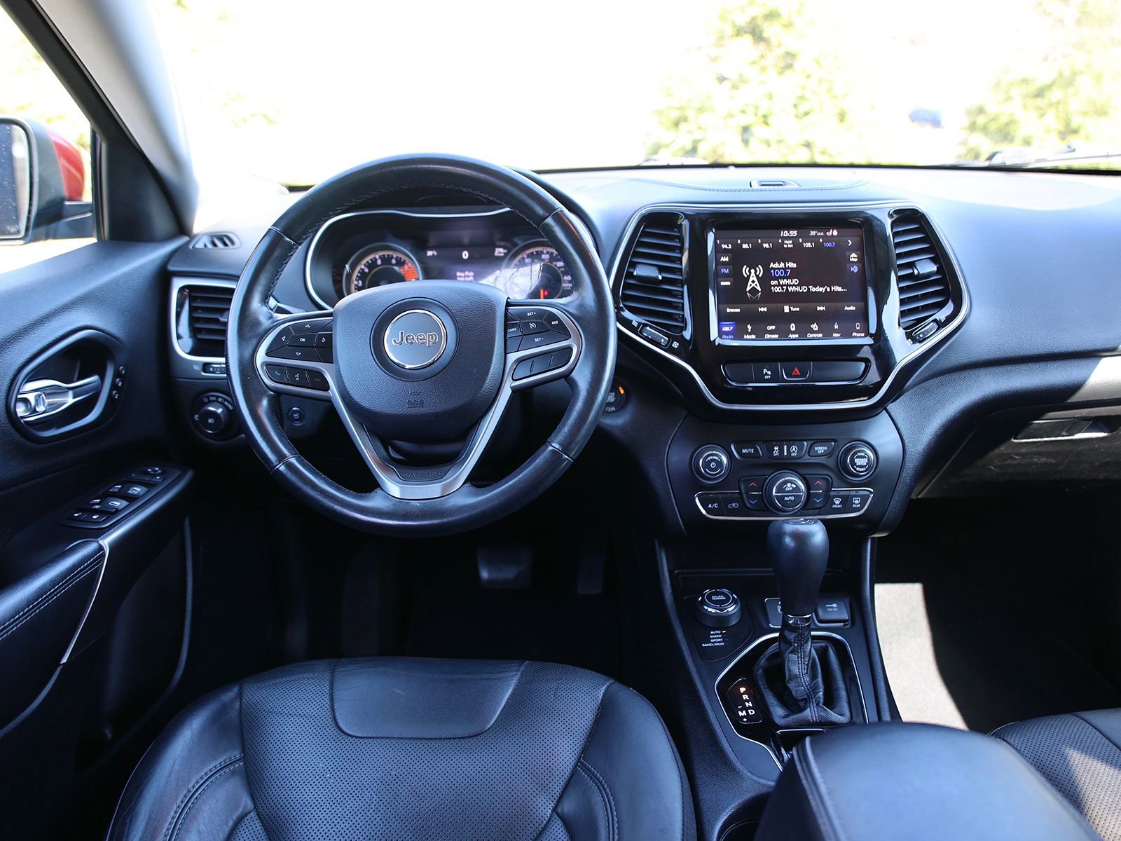 Used 2019 Jeep Cherokee Limited image 18