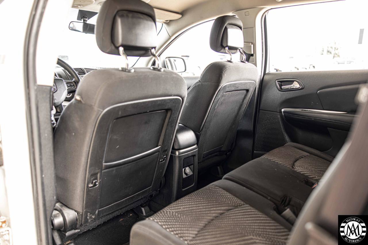 Used 2015 Dodge Journey SXT w/ Flexible Seating Group image 18