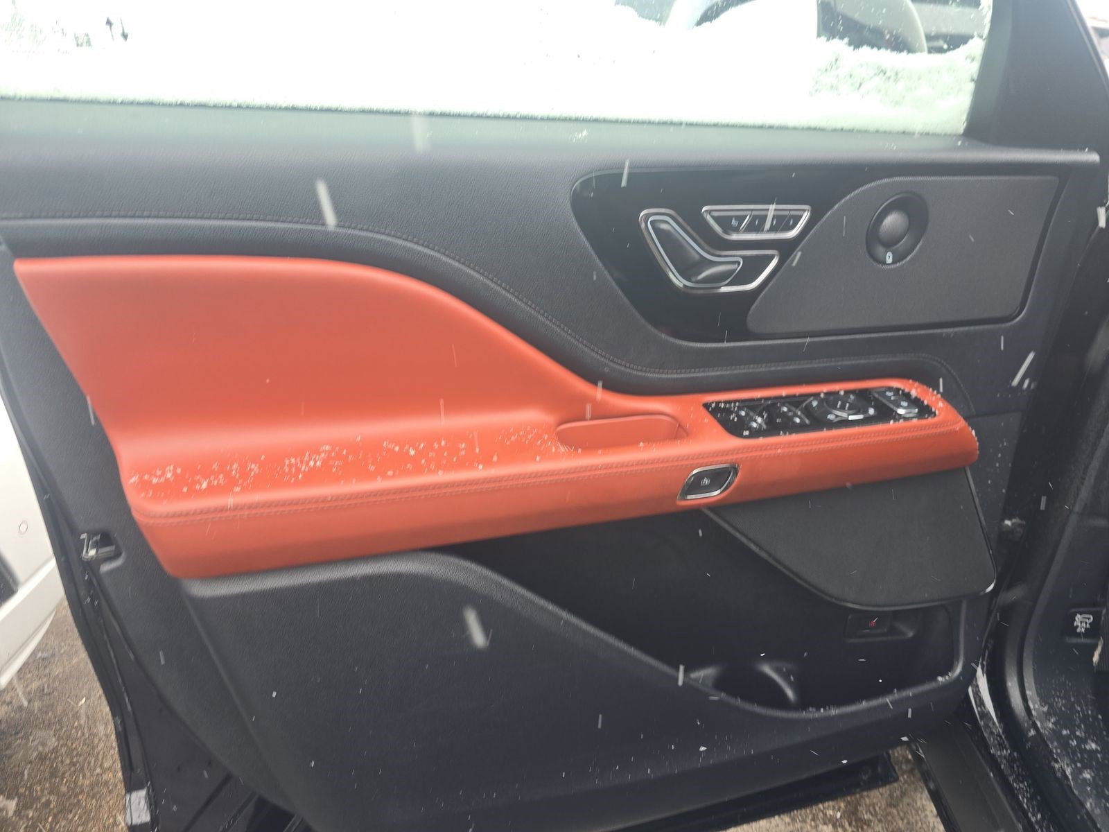 Used 2025 Lincoln Aviator Reserve w/ Jet Appearance Package image 29