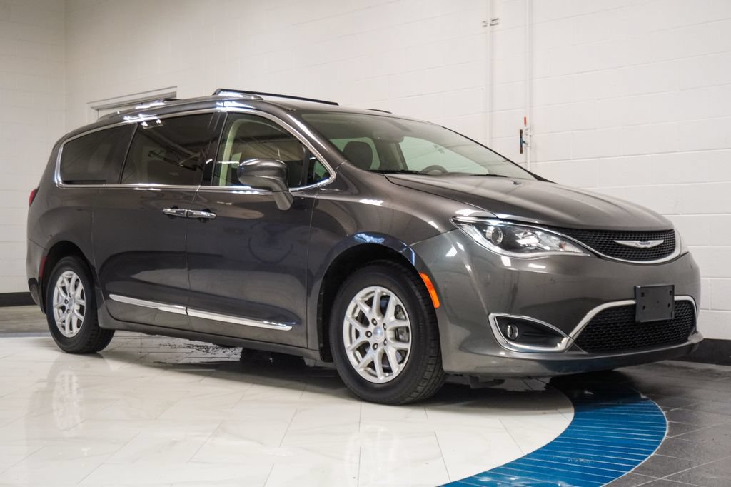 Used 2020 Chrysler Pacifica Touring-L FWD image 5