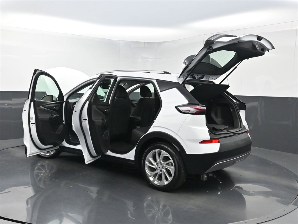 Used 2023 Chevrolet Bolt EUV LT image 36