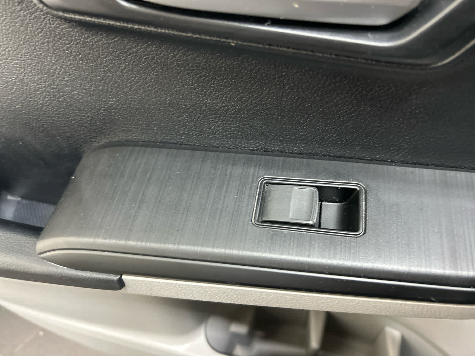 Used 2012 Toyota Camry LE FWD image 11