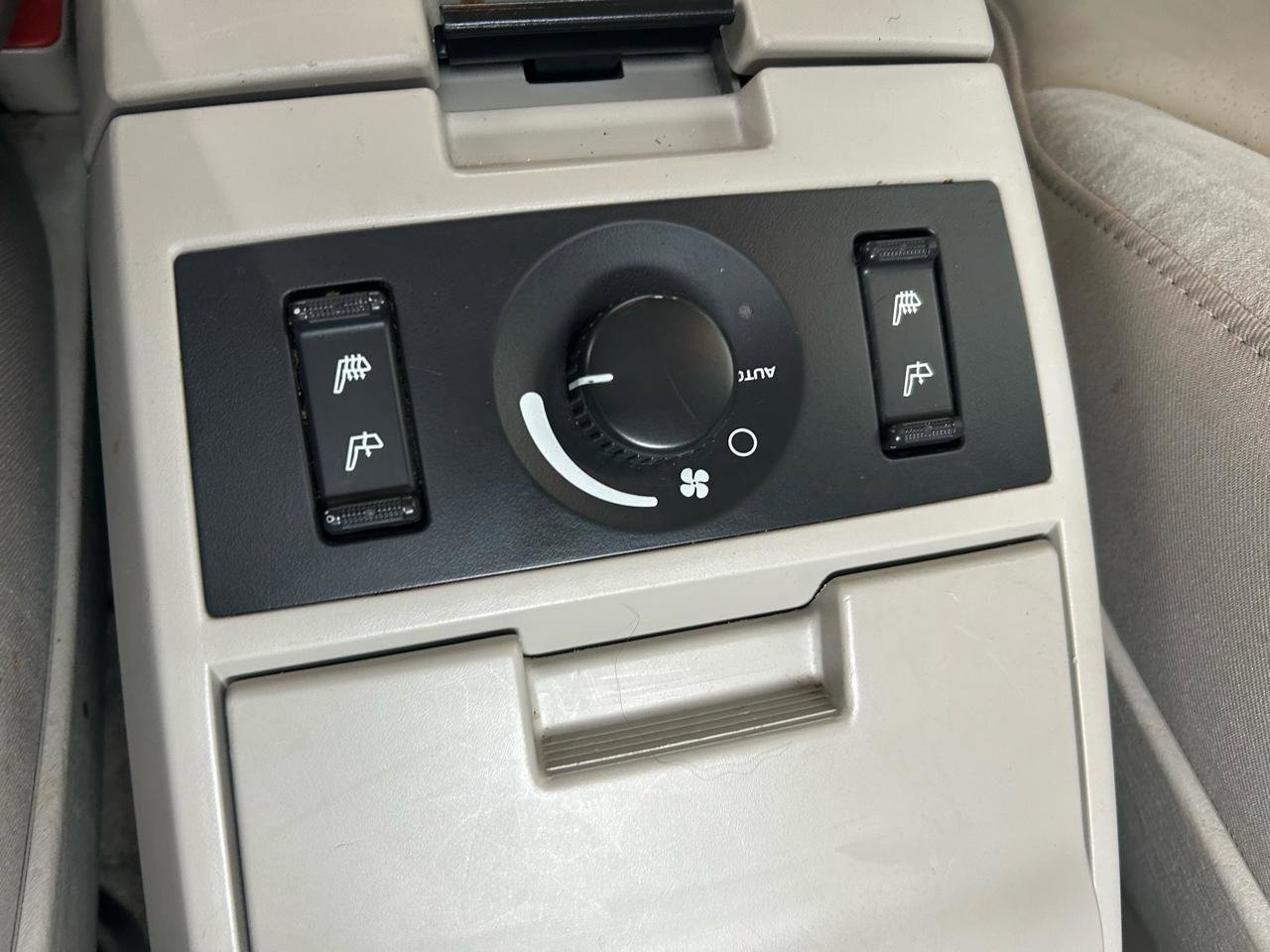 Used 2007 Chrysler Pacifica Limited FWD image 14