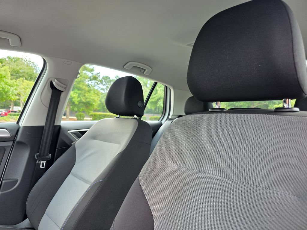 Used 2016 Volkswagen e-Golf SE w/ DC Fast Charging Package FWD image 14