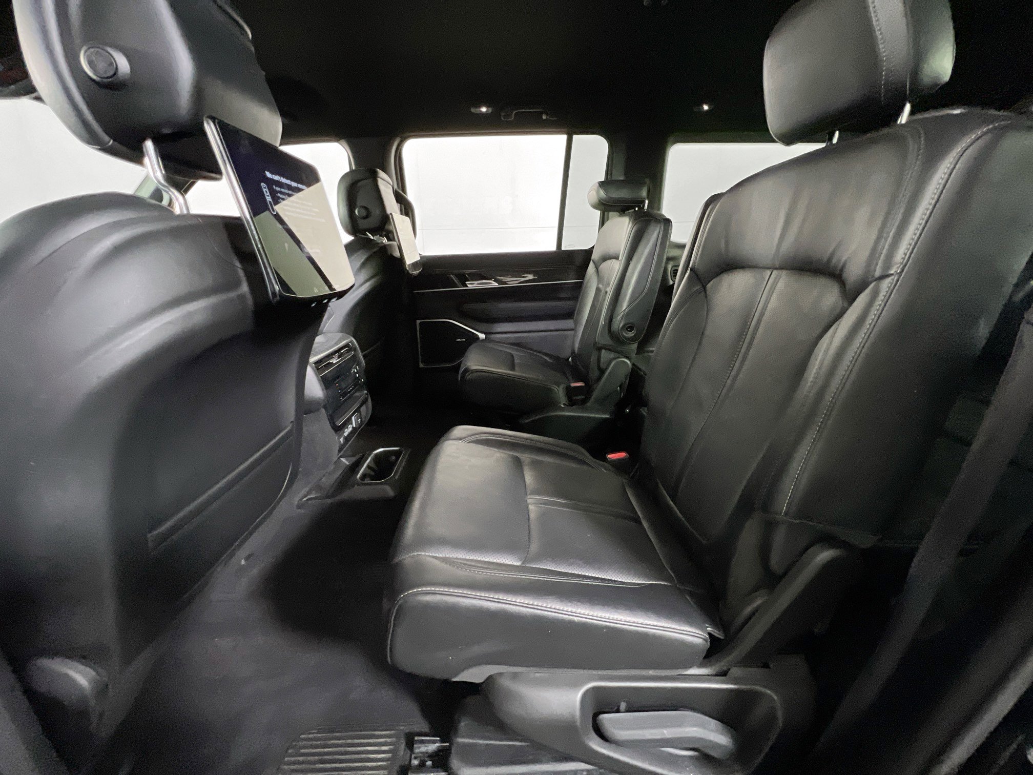 Used 2022 Jeep Wagoneer Series III w/ Rear Seat Video Group 1 image 25