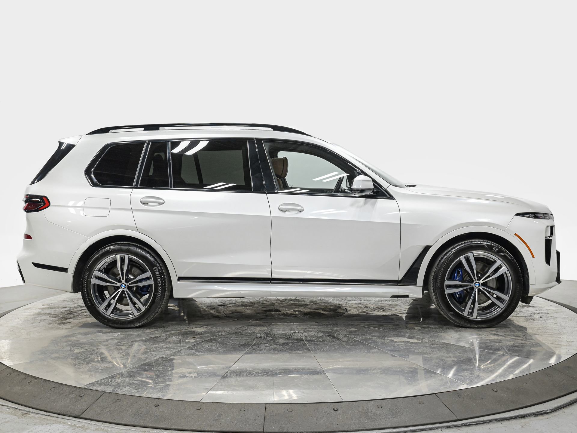 Used 2023 BMW X7 xDrive40i w/ M Sport Package AWD/4WD image 8