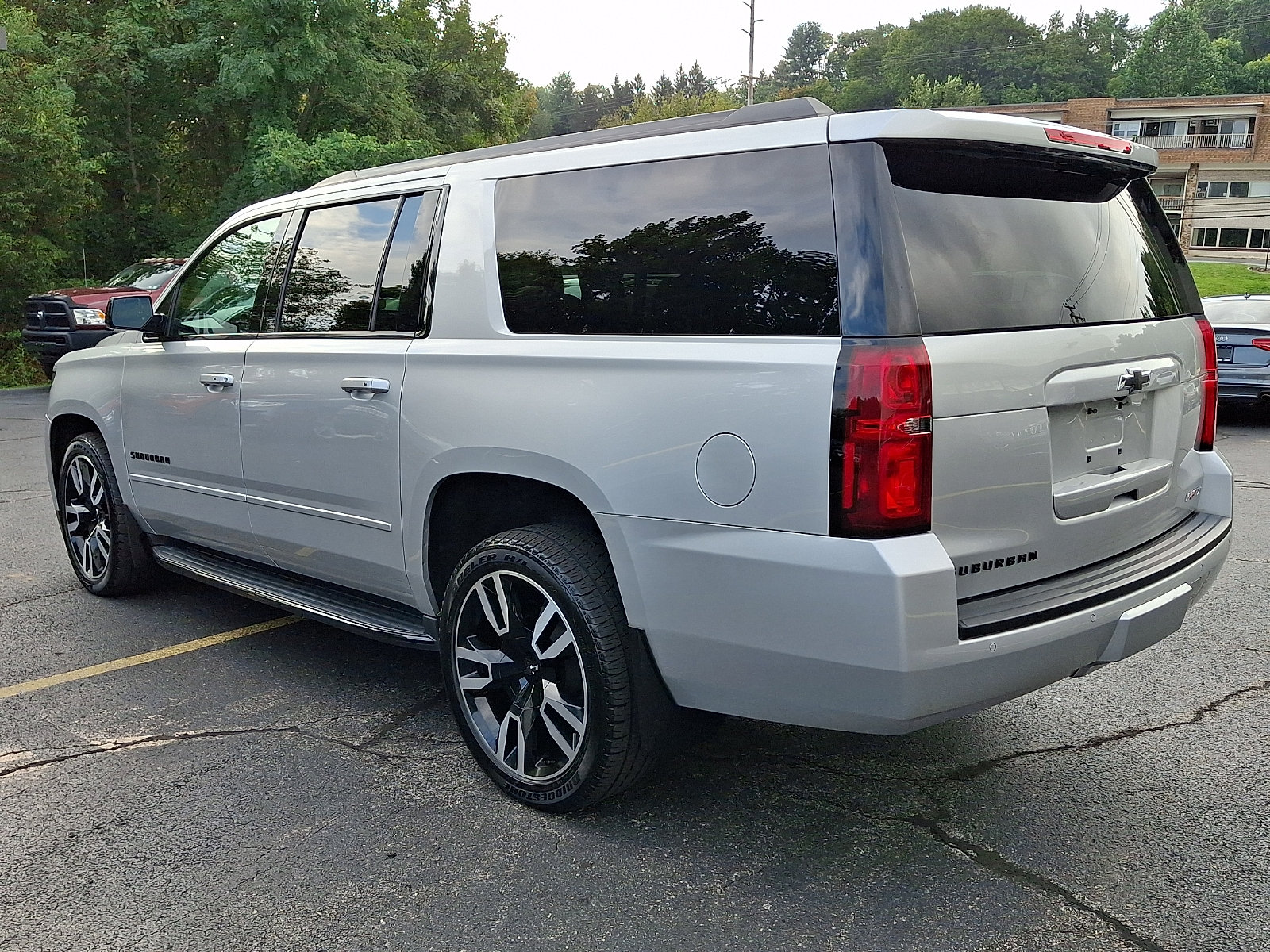 Used 2020 Chevrolet Suburban Premier AWD/4WD image 4