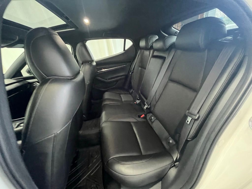 Used 2021 MAZDA MAZDA3 Hatchback w/Premium Plus Pkg image 23