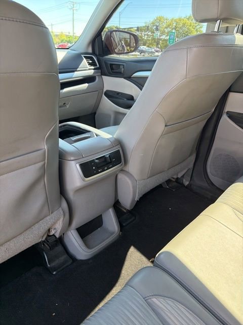 Used 2015 Toyota Highlander Plus FWD image 13