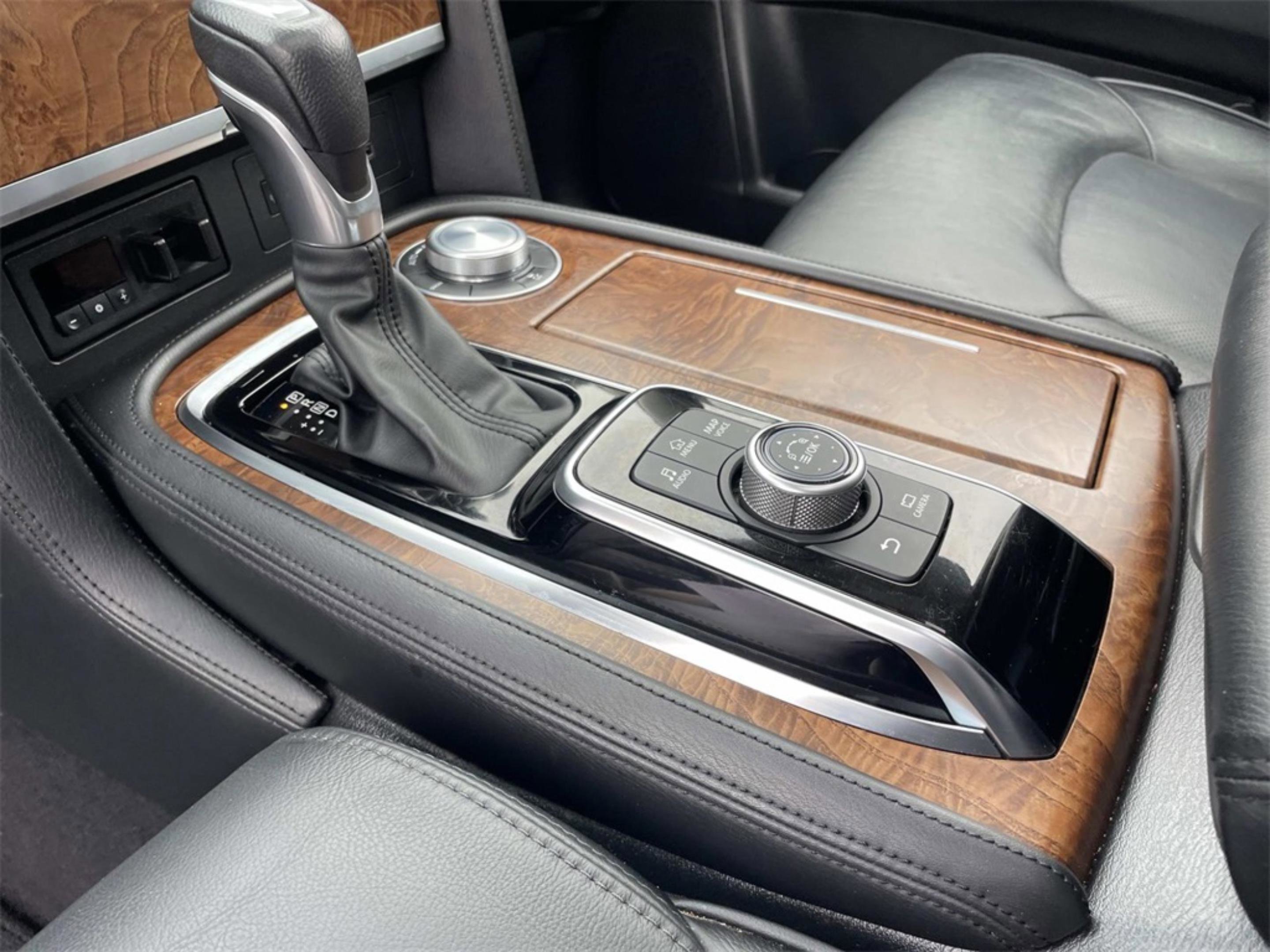 Used 2024 Nissan Armada SL w/ Captain's Chairs Package image 21