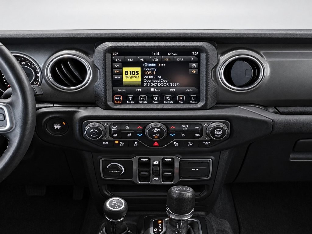 Used 2018 Jeep Wrangler Unlimited Sahara AWD/4WD image 23