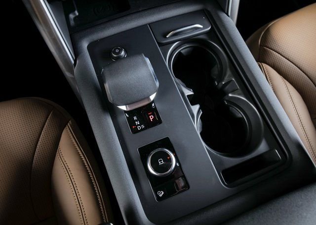 New 2026 Land Rover Discovery Dynamic SE image 15