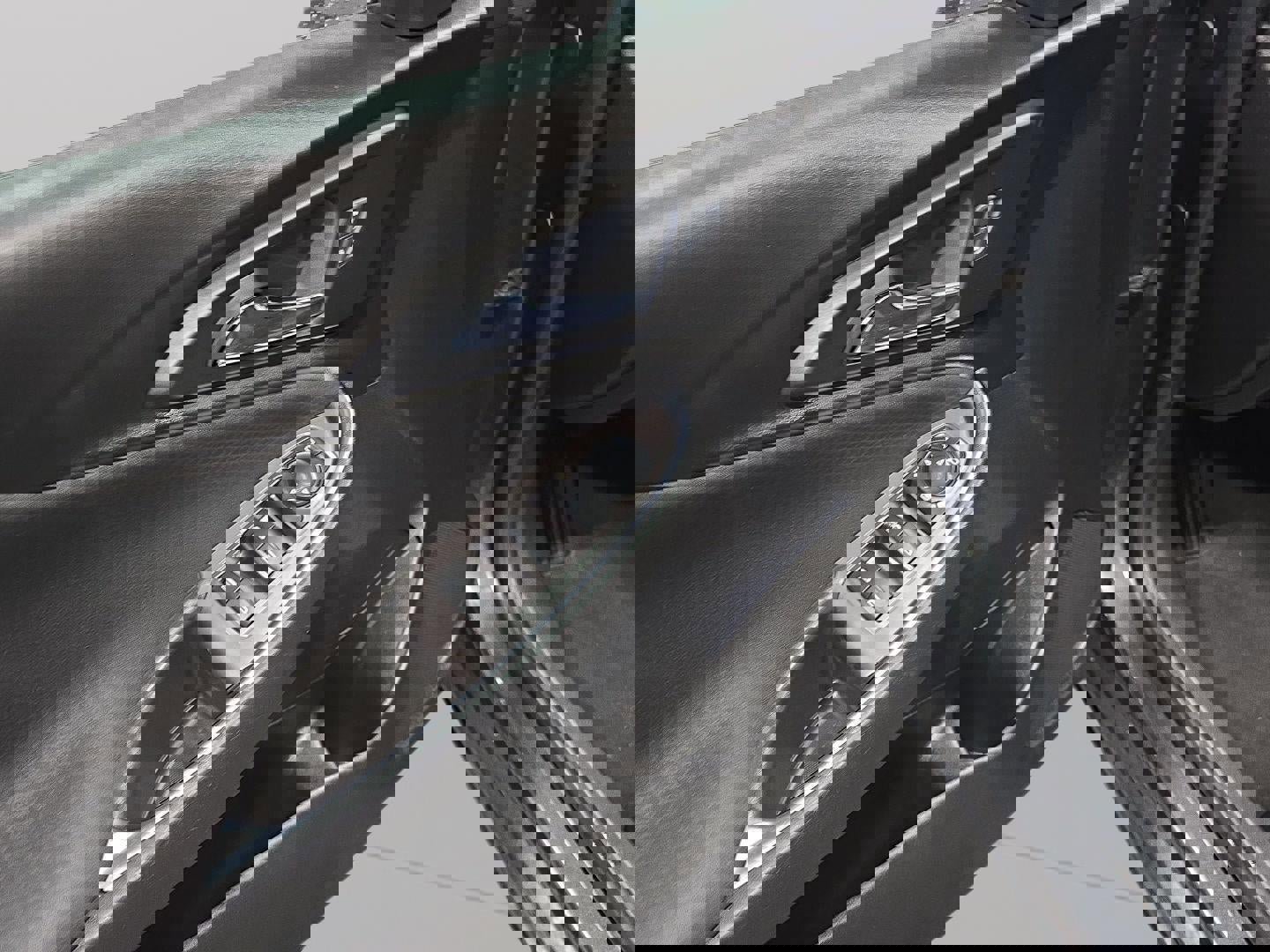 Used 2018 Chevrolet Malibu LT image 8