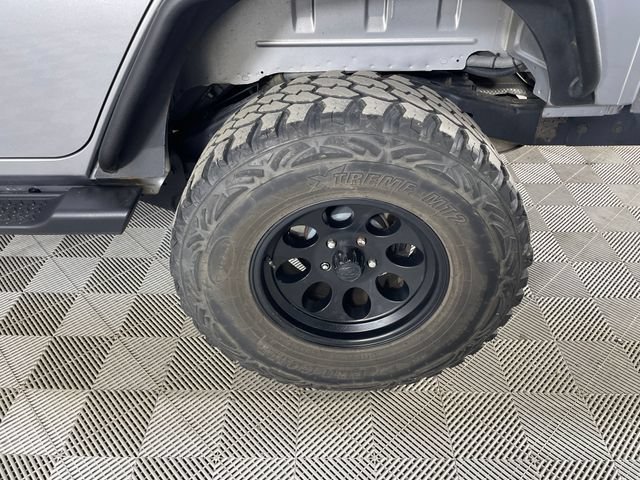 Used 2018 Jeep Wrangler Unlimited Sahara w/ Connectivity Group AWD/4WD image 21