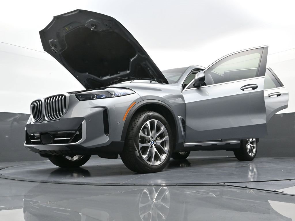 Used 2024 BMW X5 xDrive40i w/ Premium Package image 40