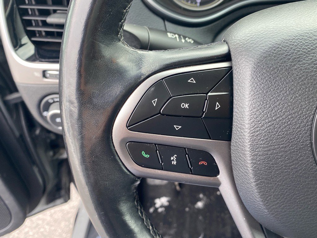 Used 2020 Jeep Cherokee Limited image 18