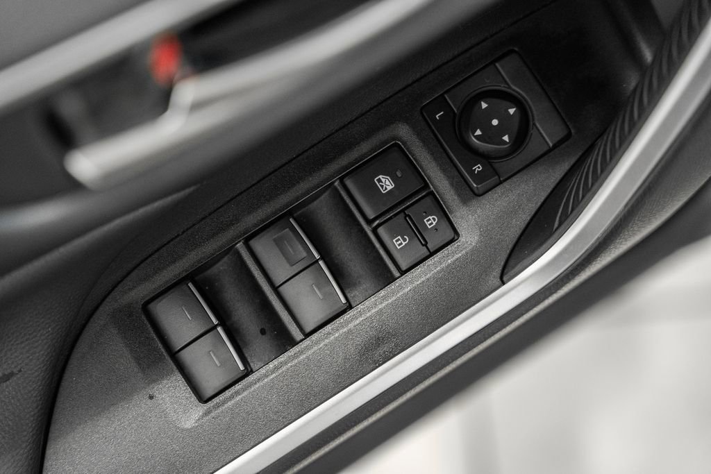 Used 2025 Toyota RAV4 XLE image 38