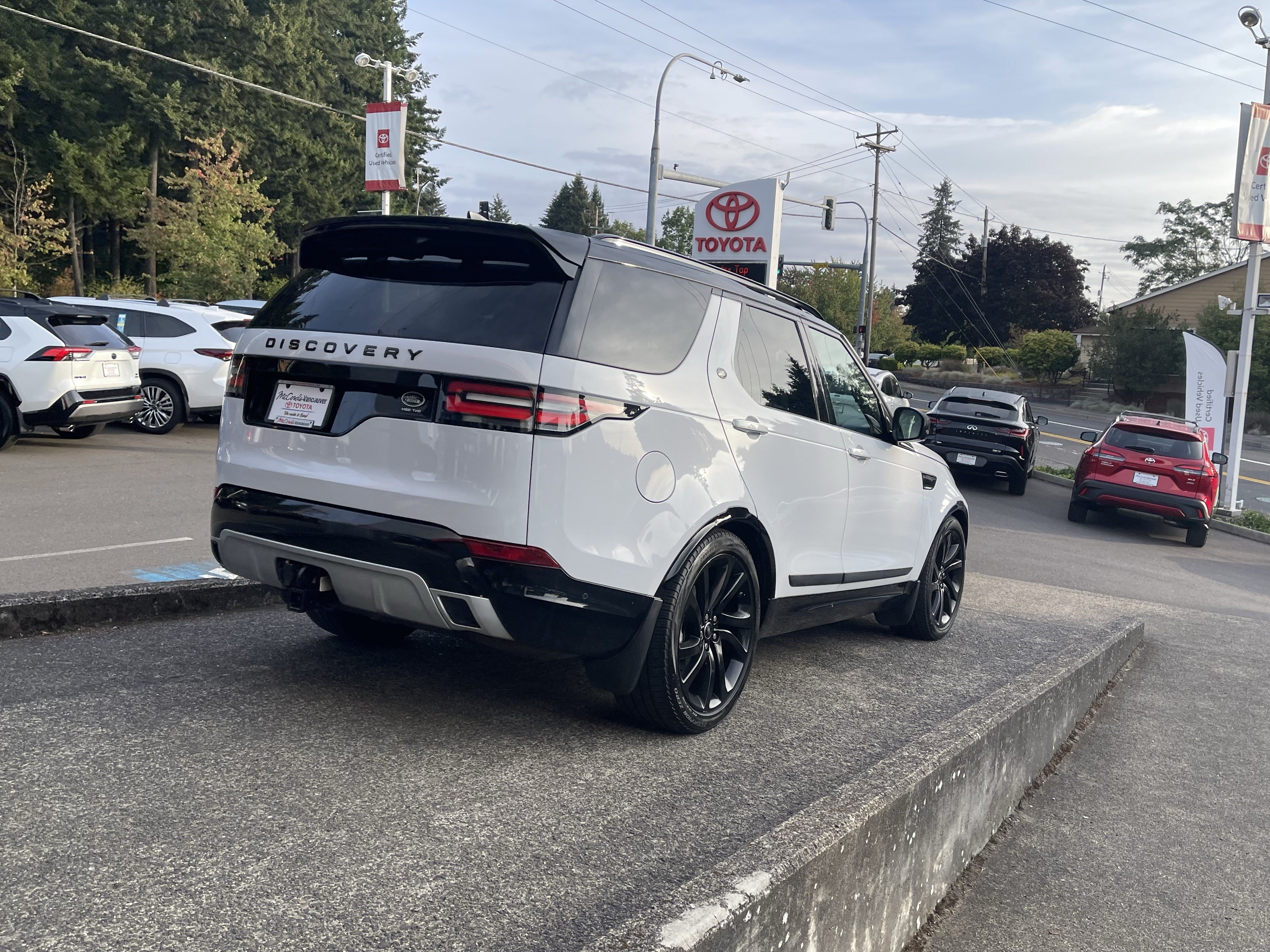 Used 2020 Land Rover Discovery HSE Luxury AWD/4WD image 7