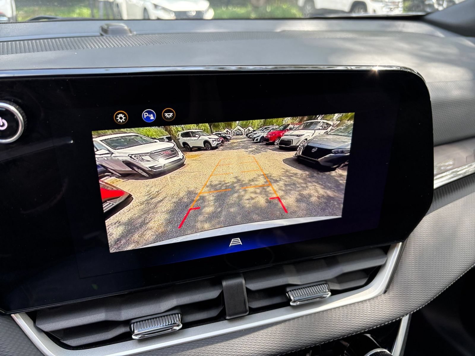 Used 2025 Chevrolet Equinox LT FWD image 24