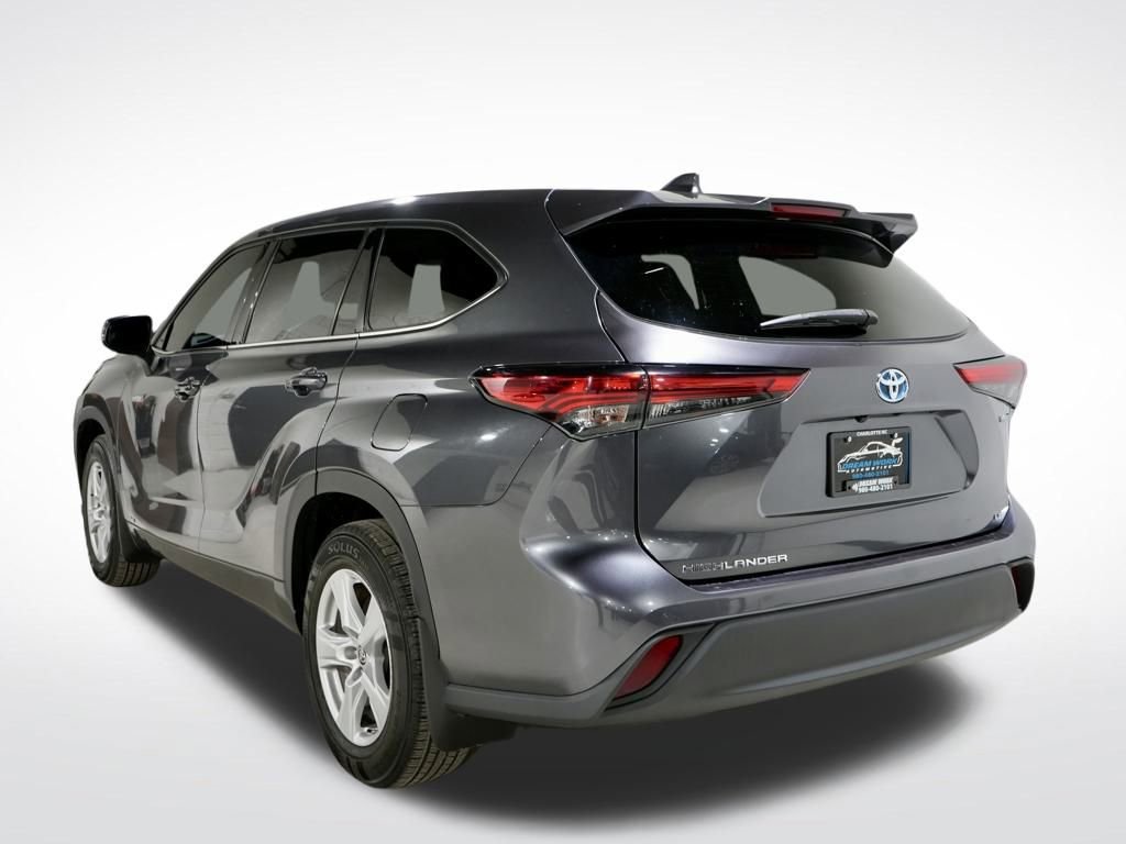 Used 2021 Toyota Highlander LE image 7