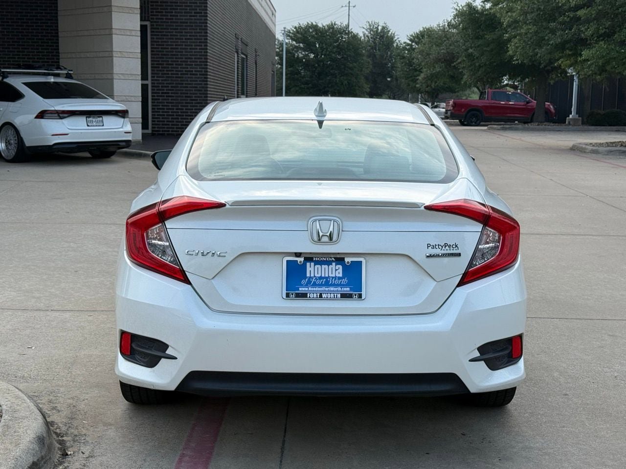 Used 2016 Honda Civic Touring image 4