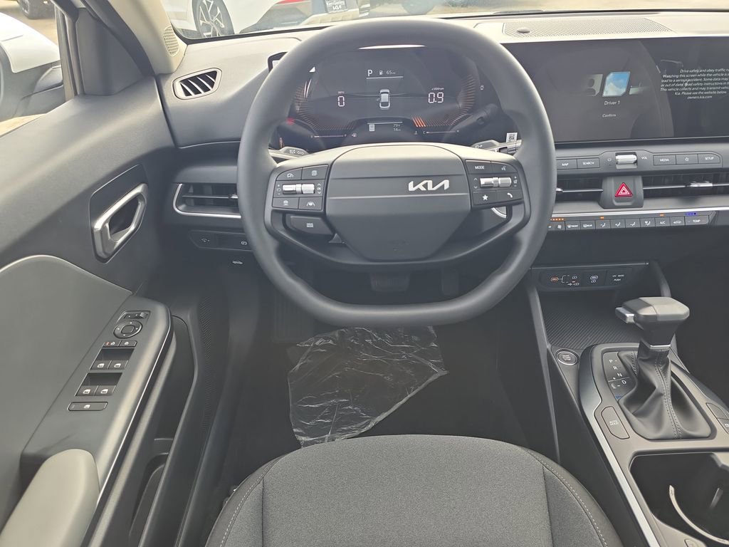 New 2025 Kia K4 LXS image 15