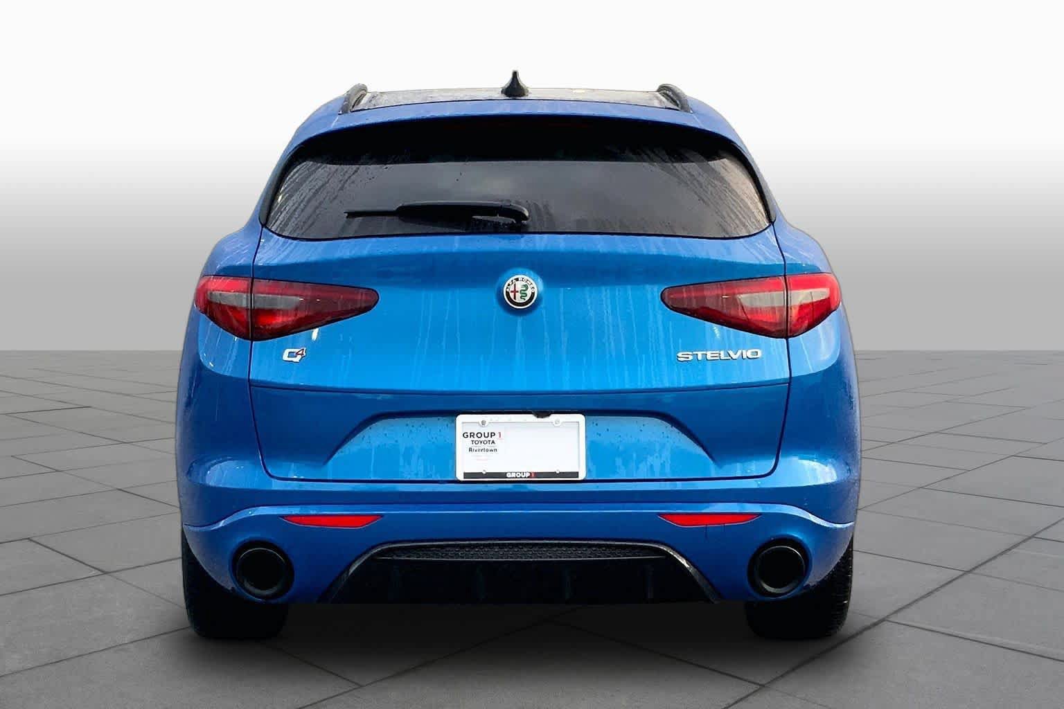 Used 2023 Alfa Romeo Stelvio Veloce AWD/4WD image 9