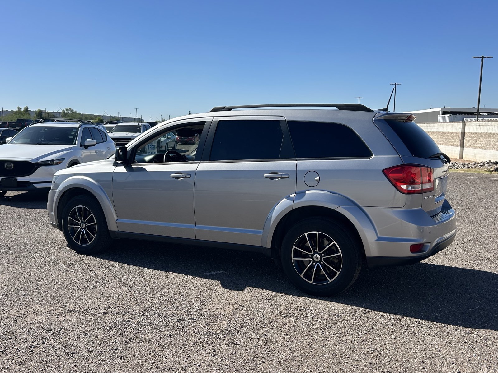 Used 2019 Dodge Journey SE FWD image 3
