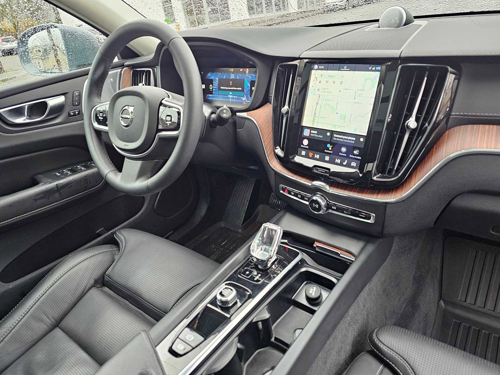 Certified 2023 Volvo XC60 B6 Ultimate w/ Protection Package Premier image 12