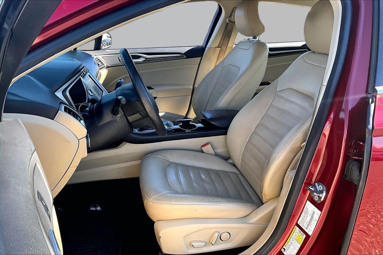 Used 2015 Ford Fusion SE w/ Equipment Group 502A FWD image 7