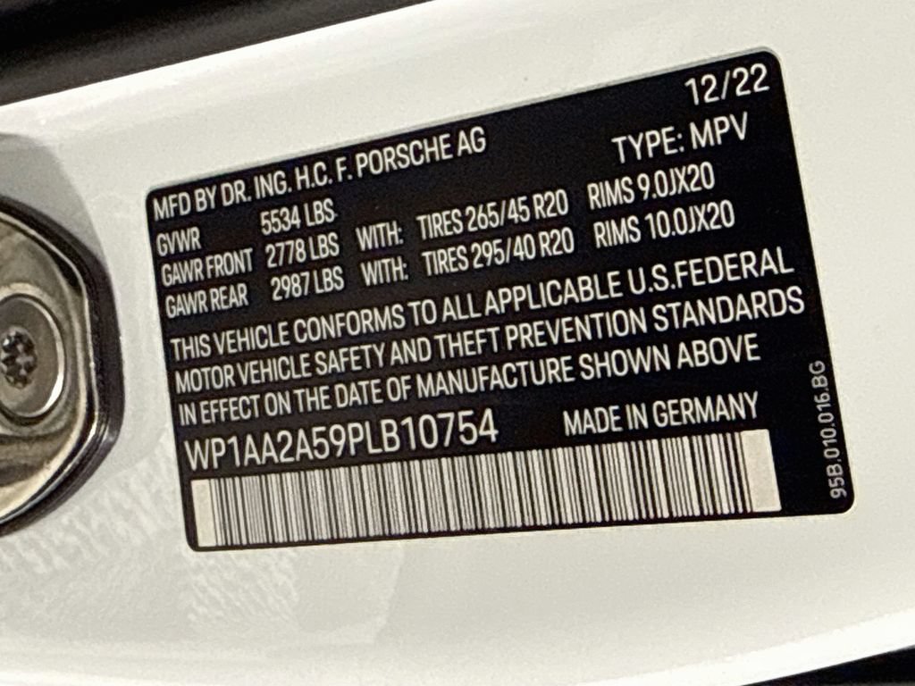 Certified 2023 Porsche Macan Turbo AWD/4WD image 32