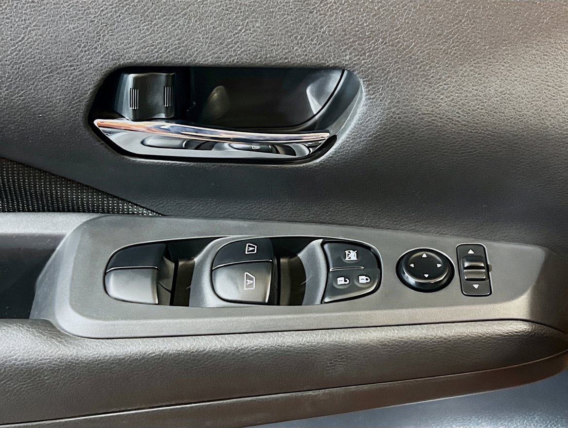 Used 2023 Nissan Kicks SV FWD image 13