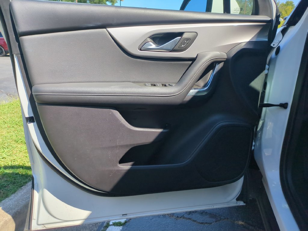 Used 2025 Chevrolet Blazer LT FWD image 11