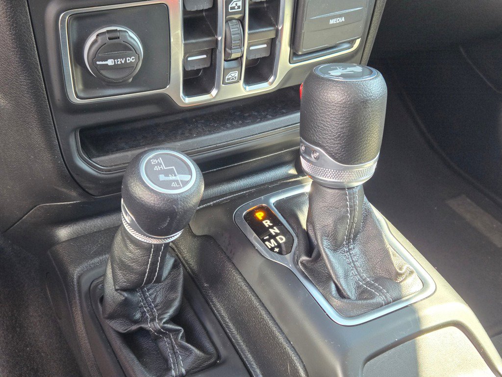 Used 2025 Jeep Wrangler Sahara image 26