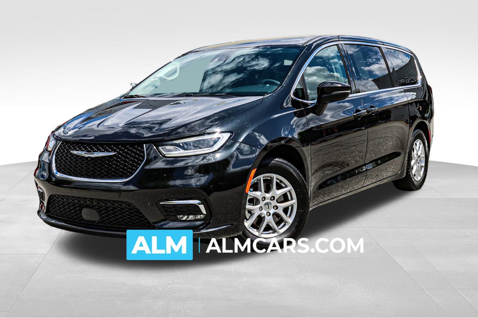Used 2023 Chrysler Pacifica Touring-L