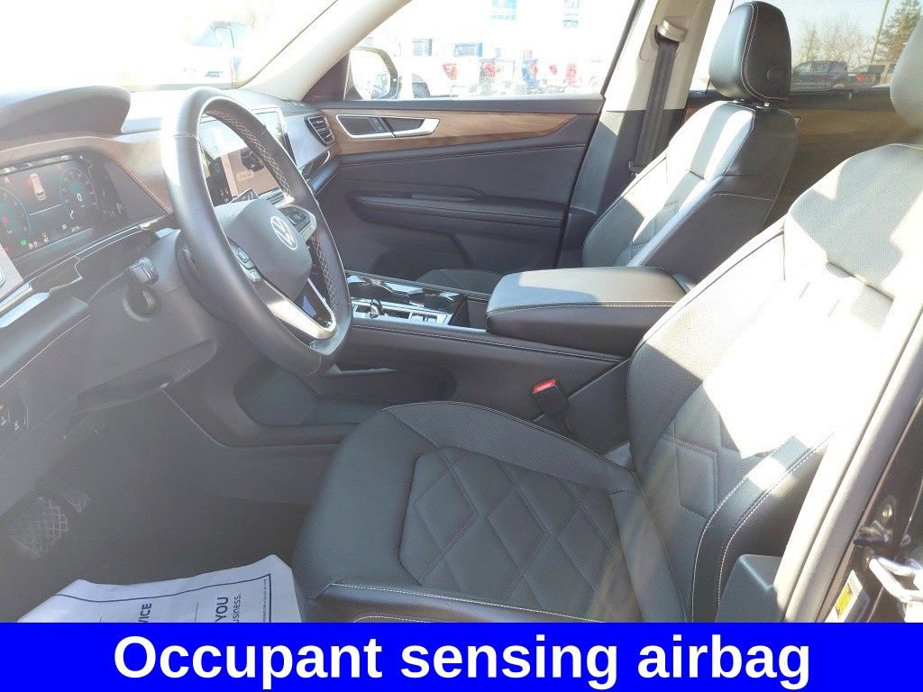 Used 2025 Volkswagen Atlas SE image 13