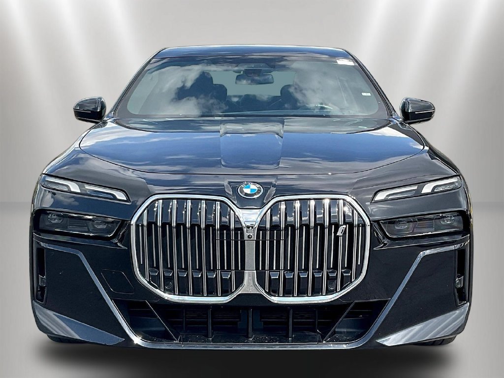Used 2024 BMW i7 xDrive60 AWD/4WD image 2