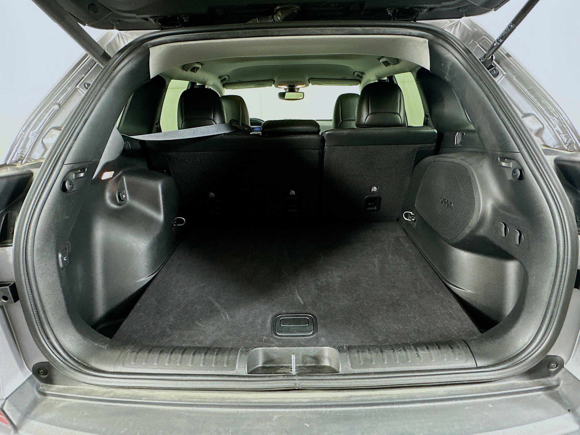 Used 2019 Jeep Cherokee Limited FWD image 27