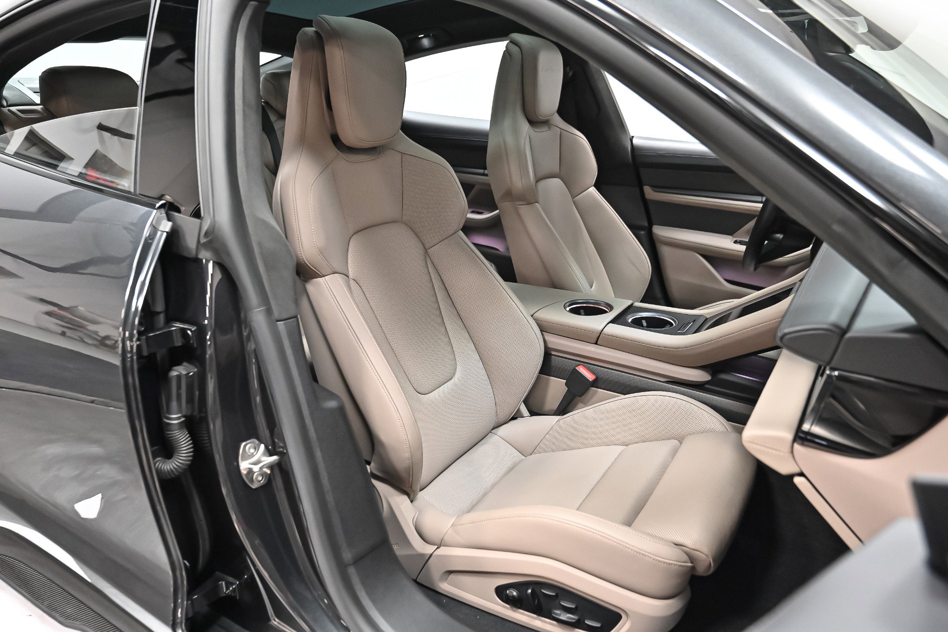 Used 2021 Porsche Taycan Turbo S image 30